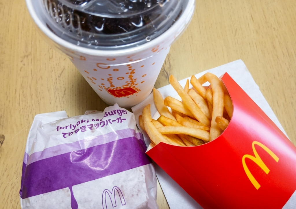 マクドナルドのてりやきマックバーガー、フライドポテト（M）、コカ・コーラ
